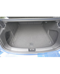 Tavă portbagaj Audi A6 (C9) Sedan mild-hybrid, 2025-prezent (Aristar Basic) - pe forma portbagajului